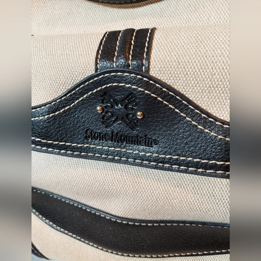 Stone Mountain Accessories Black and Cream Canvas Hobo Bag